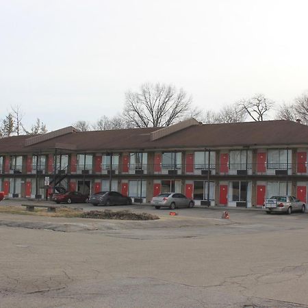 Red Carpet Inn - Louisville Bagian luar foto