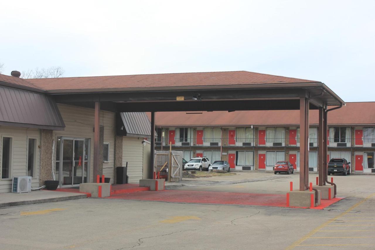Red Carpet Inn - Louisville Bagian luar foto