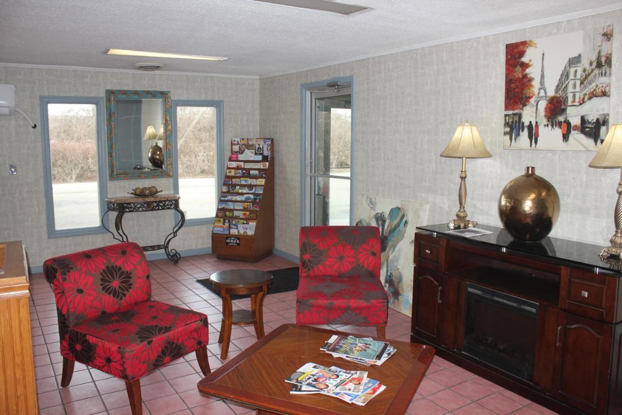 Red Carpet Inn - Louisville Bagian luar foto