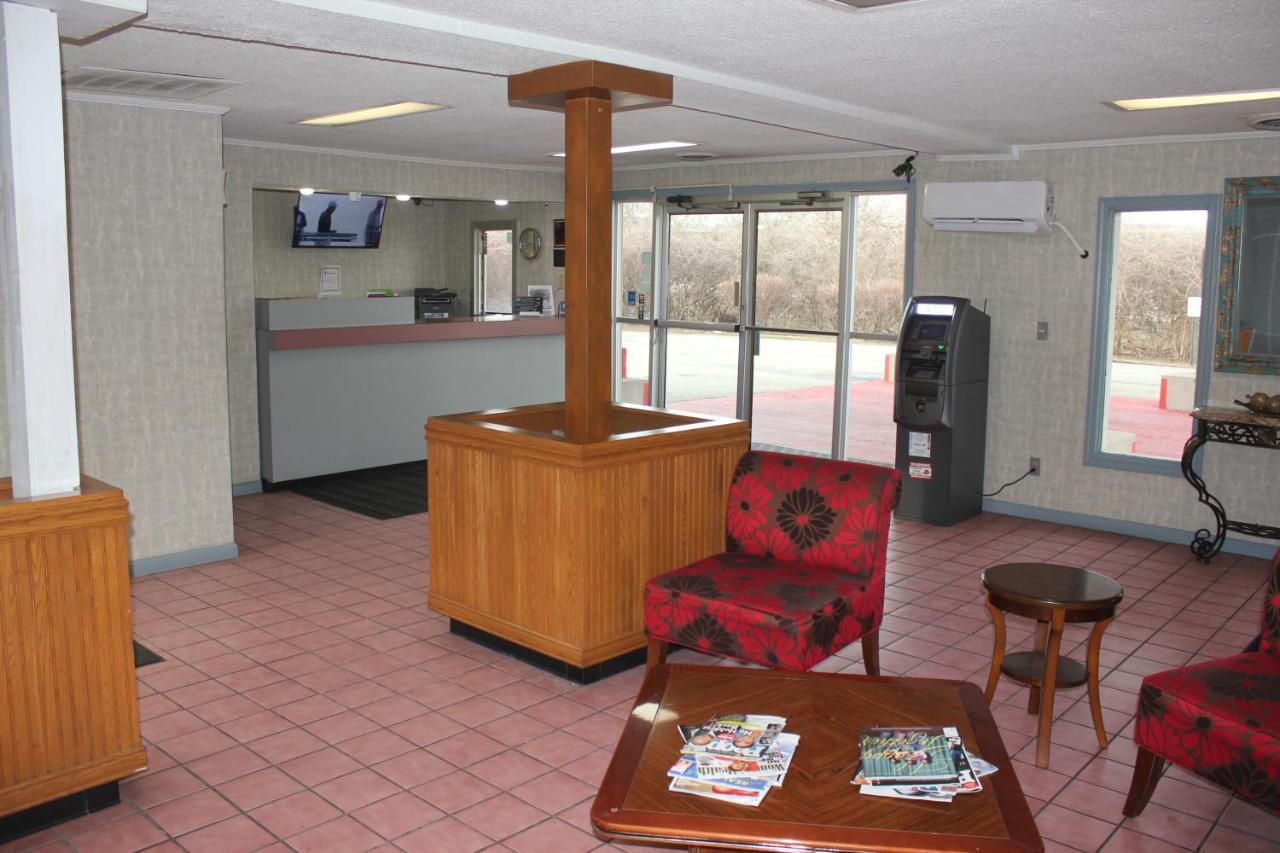 Red Carpet Inn - Louisville Bagian luar foto