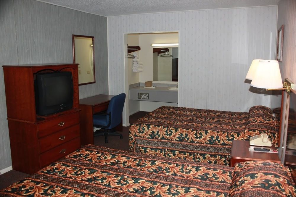 Red Carpet Inn - Louisville Bagian luar foto