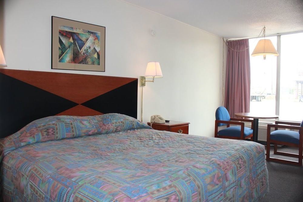 Red Carpet Inn - Louisville Bagian luar foto