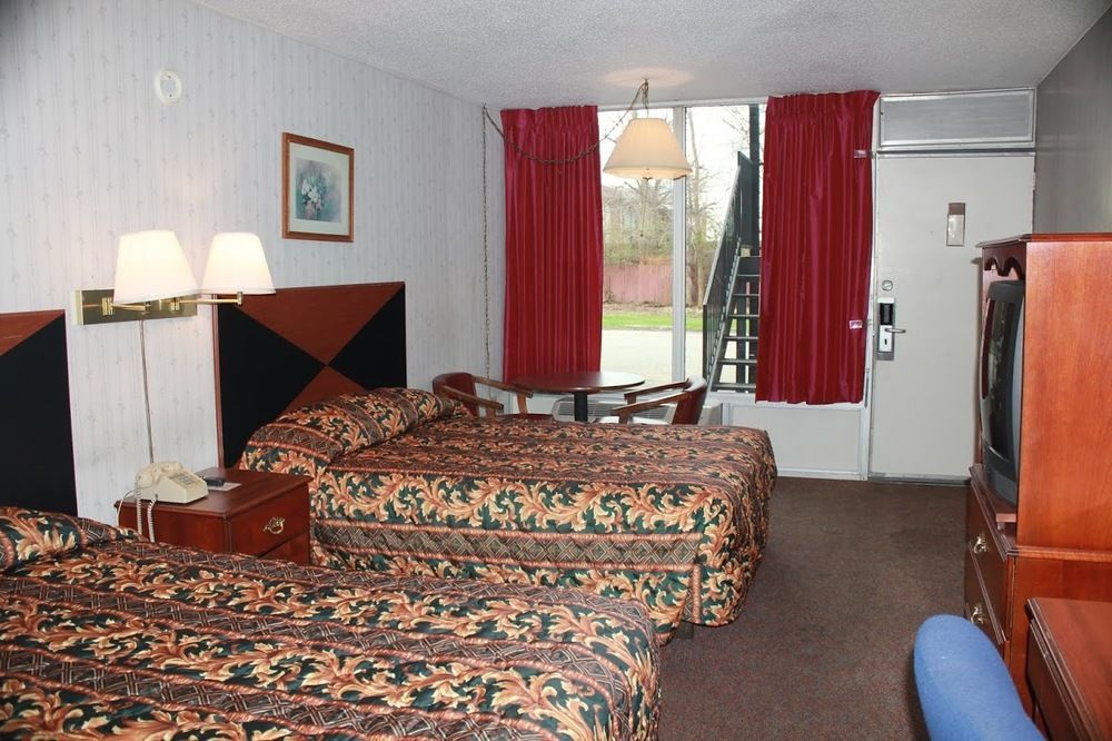 Red Carpet Inn - Louisville Bagian luar foto