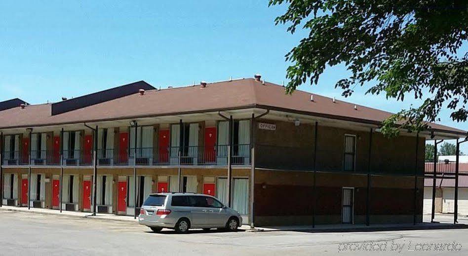 Red Carpet Inn - Louisville Bagian luar foto