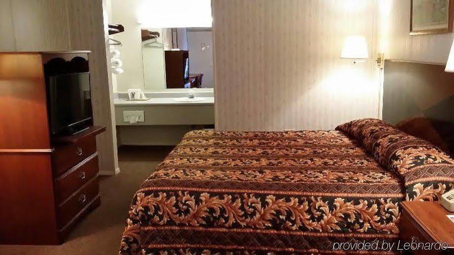 Red Carpet Inn - Louisville Bagian luar foto