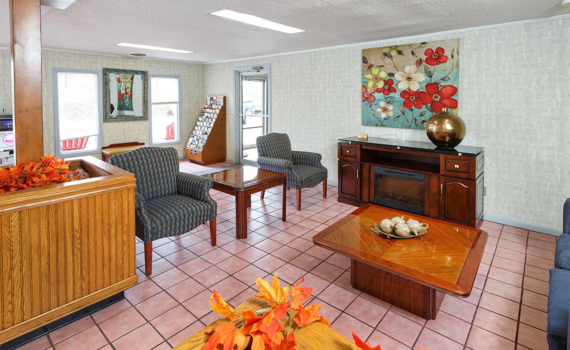 Red Carpet Inn - Louisville Bagian luar foto