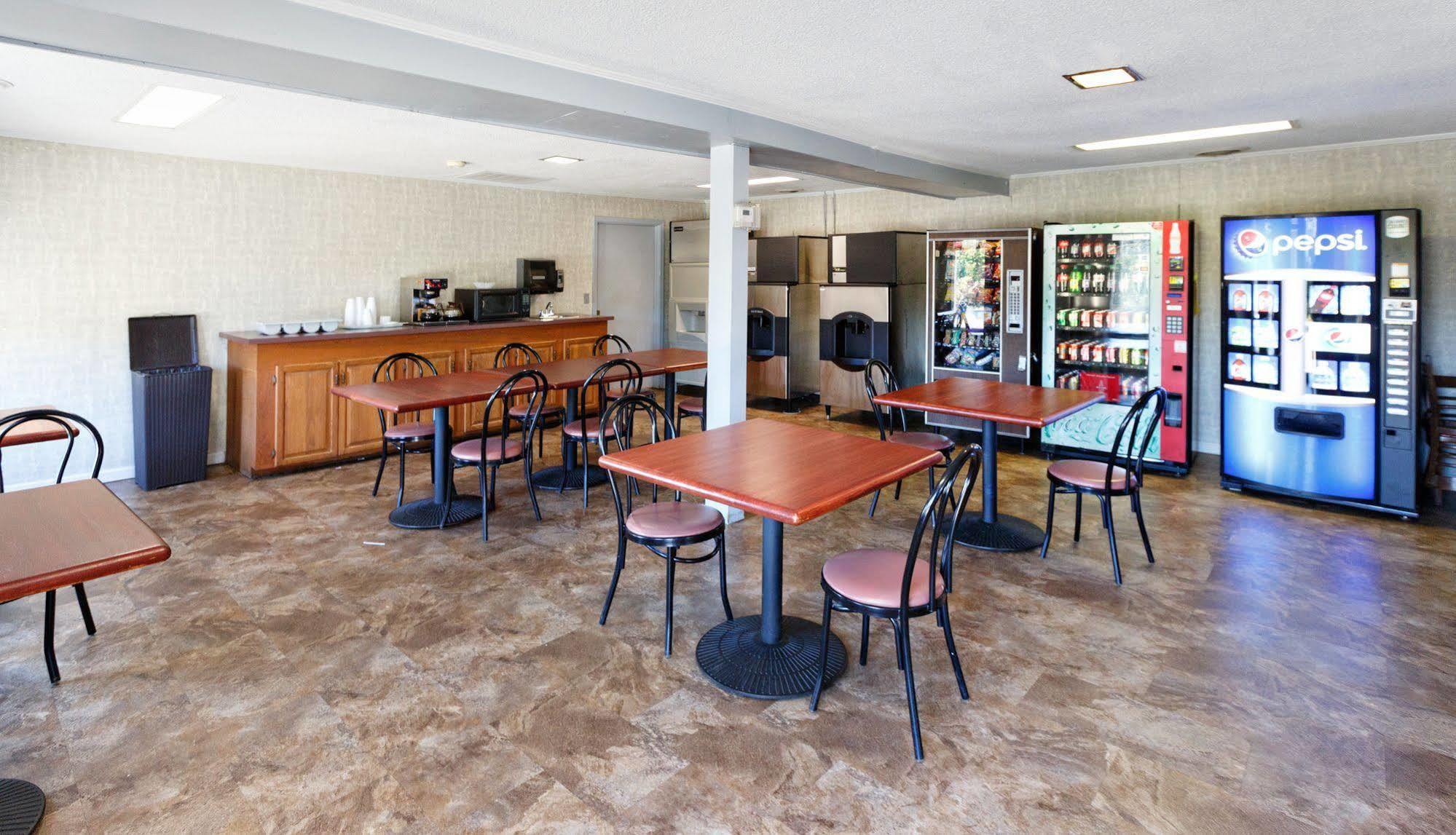 Red Carpet Inn - Louisville Bagian luar foto