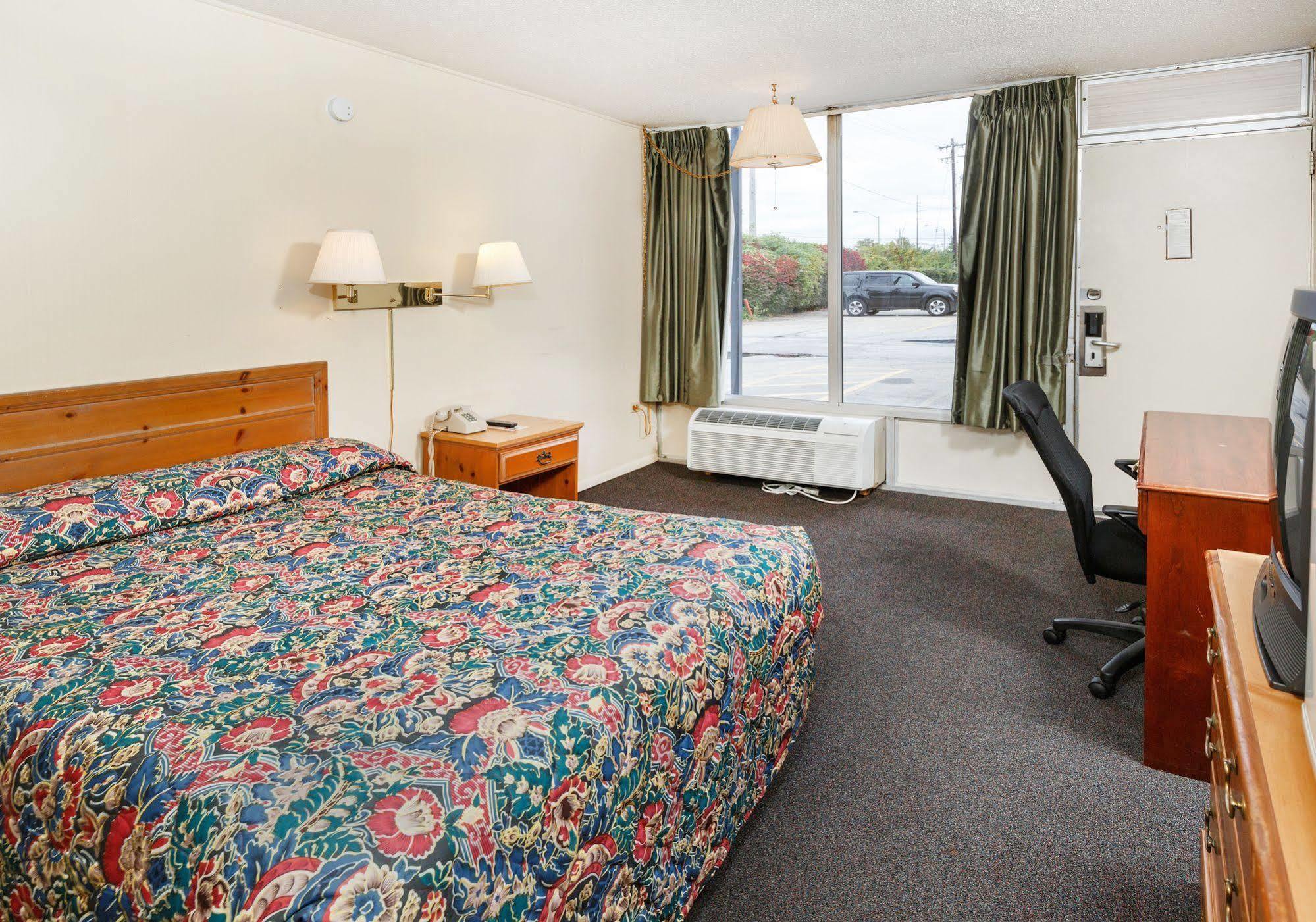 Red Carpet Inn - Louisville Bagian luar foto