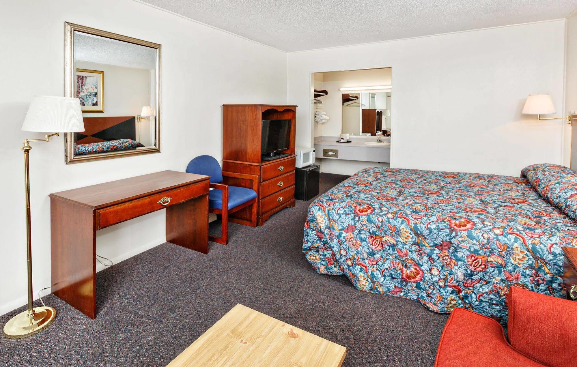 Red Carpet Inn - Louisville Bagian luar foto
