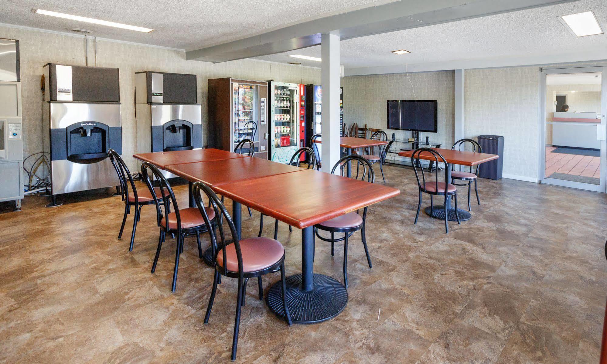 Red Carpet Inn - Louisville Bagian luar foto